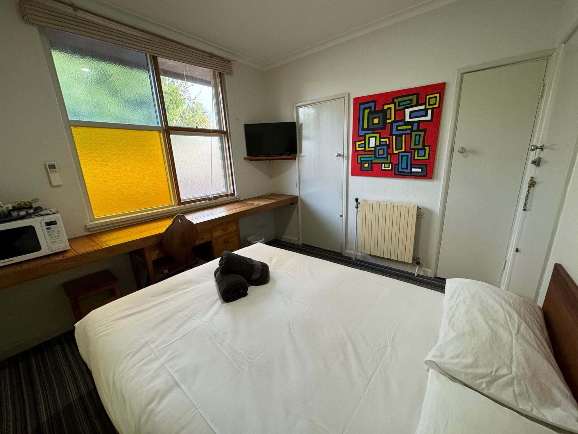 Bunkhouse Motel Cooma Bagian luar foto